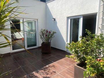 HERMOSA CASA EN LAS LOMAS CON VISTA ESPECTACULAR