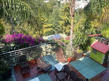HERMOSA CASA EN LAS LOMAS CON VISTA ESPECTACULAR