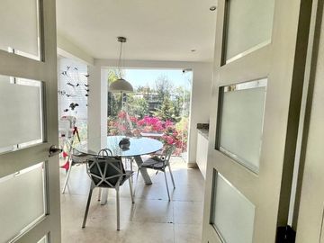 HERMOSA CASA EN LAS LOMAS CON VISTA ESPECTACULAR