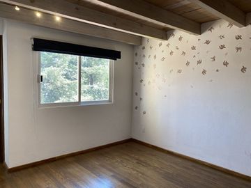Frente al Grand San Francisco, recién remodelada!