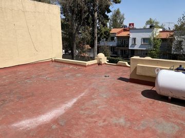 Frente al Grand San Francisco, recién remodelada!