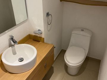 Frente al Grand San Francisco, recién remodelada!