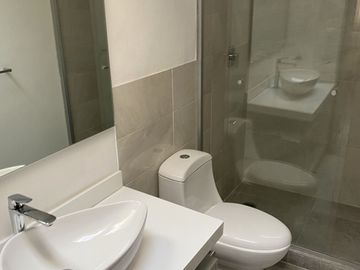 Frente al Grand San Francisco, recién remodelada!