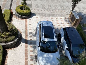 Frente al Grand San Francisco, recién remodelada!