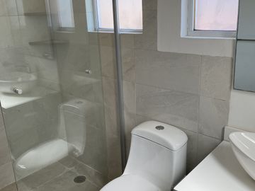 Frente al Grand San Francisco, recién remodelada!