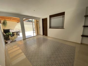 Frente al Grand San Francisco, recién remodelada!