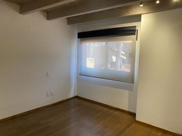 Frente al Grand San Francisco, recién remodelada!