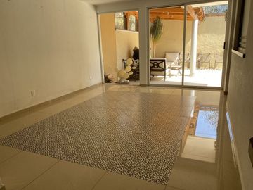 Frente al Grand San Francisco, recién remodelada!