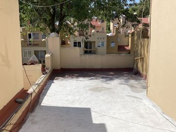 Frente al Grand San Francisco, recién remodelada!