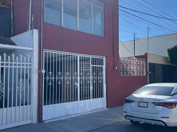 CASA EN VENTA CON RECAMARAS EN PB RESIDENCIAL DEL VALLE  AL PONIENTE DE AGS.