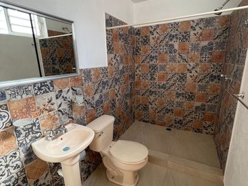 CASA EN VENTA CON RECAMARAS EN PB RESIDENCIAL DEL VALLE  AL PONIENTE DE AGS.