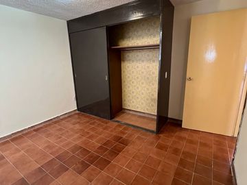 CASA EN VENTA CON RECAMARAS EN PB RESIDENCIAL DEL VALLE  AL PONIENTE DE AGS.