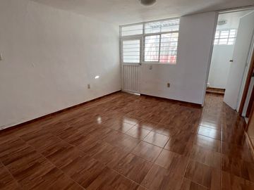 CASA EN VENTA CON RECAMARAS EN PB RESIDENCIAL DEL VALLE  AL PONIENTE DE AGS.
