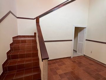 CASA EN VENTA CON RECAMARAS EN PB RESIDENCIAL DEL VALLE  AL PONIENTE DE AGS.