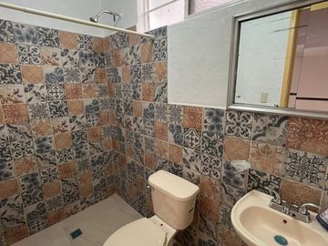 CASA EN VENTA CON RECAMARAS EN PB RESIDENCIAL DEL VALLE  AL PONIENTE DE AGS.