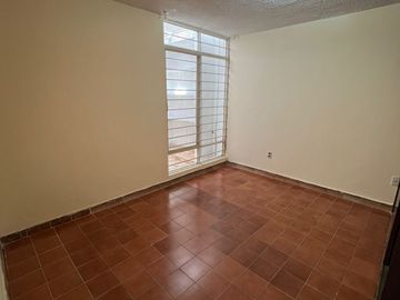 CASA EN VENTA CON RECAMARAS EN PB RESIDENCIAL DEL VALLE  AL PONIENTE DE AGS.