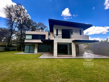 Venta de residencia en Club de Golf Valle Escondido