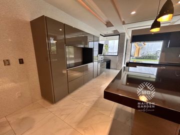 Venta de residencia en Club de Golf Valle Escondido