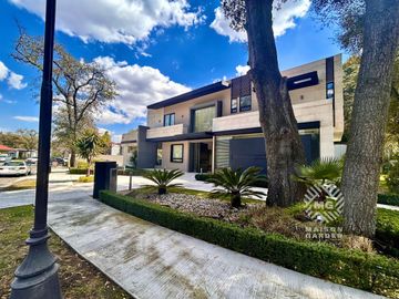 Venta de residencia en Club de Golf Valle Escondido