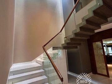 Venta de residencia en Club de Golf Valle Escondido