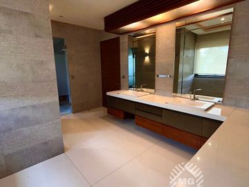 Venta de residencia en Club de Golf Valle Escondido