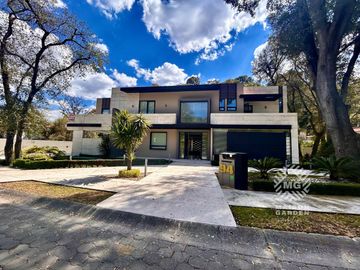 Venta de residencia en Club de Golf Valle Escondido