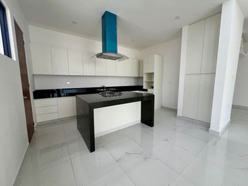 CASA EN VENTA DE 3 HABITACIONES Y ALBERCA EN PRIVADA CON AMENIDADES, ZENDERA