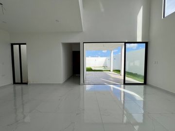 CASA EN VENTA DE 3 HABITACIONES Y ALBERCA EN PRIVADA CON AMENIDADES, ZENDERA