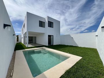 CASA EN VENTA EN PRIVADA CON 4 HABITACIONES Y ALBERCA, ZENDERA RESIDENCIAL