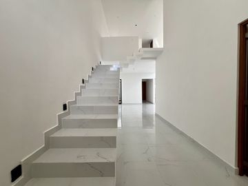 CASA EN VENTA EN ESQUINA CON 4 HABITACIONES Y ALBERCA, ZENDERA RESIDENCIAL