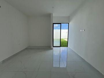CASA EN VENTA EN ESQUINA CON 4 HABITACIONES Y ALBERCA, ZENDERA RESIDENCIAL