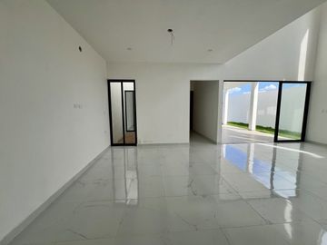 CASA EN VENTA EN ESQUINA CON 4 HABITACIONES Y ALBERCA, ZENDERA RESIDENCIAL