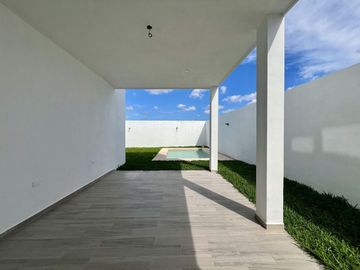 CASA EN VENTA EN ESQUINA CON 4 HABITACIONES Y ALBERCA, ZENDERA RESIDENCIAL