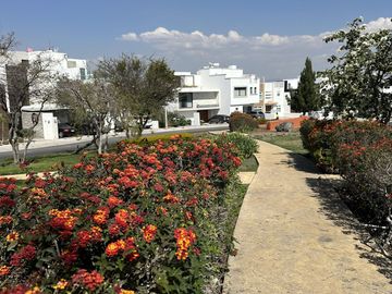 Casa en Venta en Zibatá $5.1mdp | 3 Recámaras, Roof Garden y Jardín Amplio