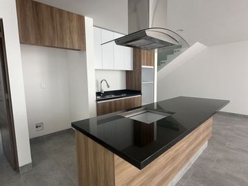 Casa en Venta en Zibatá $5.1mdp | 3 Recámaras, Roof Garden y Jardín Amplio