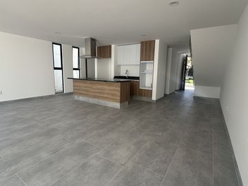 Casa en Venta en Zibatá $5.1mdp | 3 Recámaras, Roof Garden y Jardín Amplio