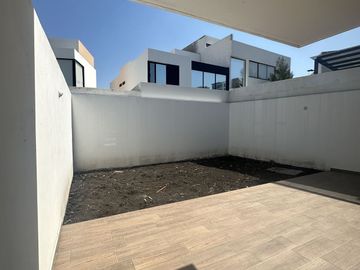 Casa en Venta en Zibatá $5.1mdp | 3 Recámaras, Roof Garden y Jardín Amplio