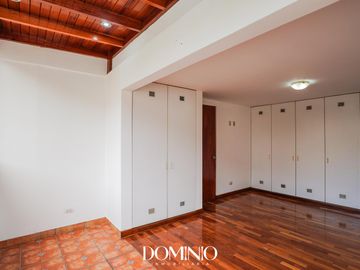 Venta amplio Duplex con terraza - Álamos de Monterrico Surco