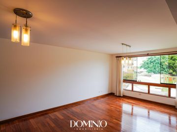 Venta amplio Duplex con terraza - Álamos de Monterrico Surco