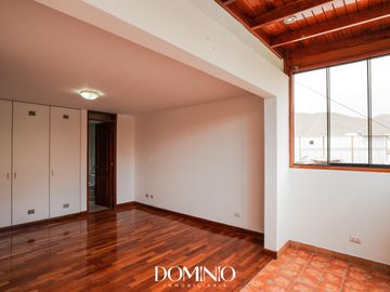 Venta amplio Duplex con terraza - Álamos de Monterrico Surco