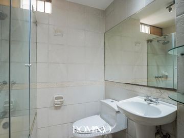 Venta amplio Duplex con terraza - Álamos de Monterrico Surco