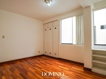 Venta amplio Duplex con terraza - Álamos de Monterrico Surco