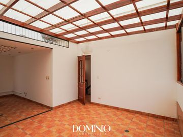 Venta amplio Duplex con terraza - Álamos de Monterrico Surco