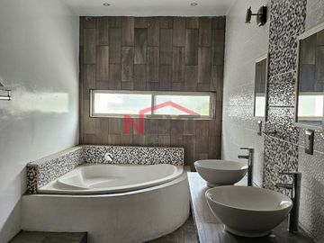 CASA EN VENTA FRACCIONAMIENTO LOS PORTALES