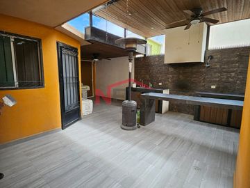 CASA EN VENTA FRACCIONAMIENTO LOS PORTALES
