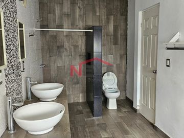 CASA EN VENTA FRACCIONAMIENTO LOS PORTALES