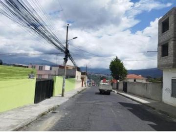 VIVIENDA UNIFAMILIAR DE 3 PISOS, EN VENTA, EN SAN JOSÉ DE MORÁN CALDERÓN-PICHINCHA