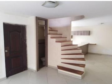 VIVIENDA UNIFAMILIAR DE 3 PISOS, EN VENTA, EN SAN JOSÉ DE MORÁN CALDERÓN-PICHINCHA
