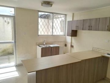 VIVIENDA UNIFAMILIAR DE 3 PISOS, EN VENTA, EN SAN JOSÉ DE MORÁN CALDERÓN-PICHINCHA