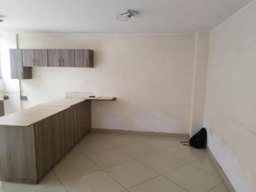 VIVIENDA UNIFAMILIAR DE 3 PISOS, EN VENTA, EN SAN JOSÉ DE MORÁN CALDERÓN-PICHINCHA